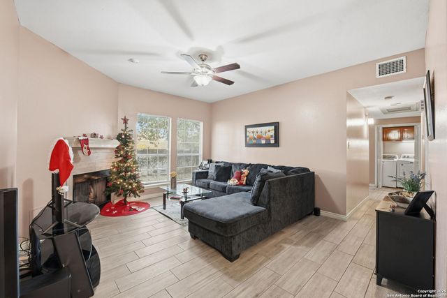 8655 Datapoint Dr Apt 505, San Antonio, TX 78229