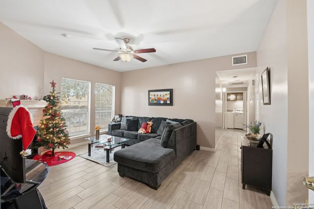 8655 Datapoint Dr Apt 505, San Antonio, TX 78229