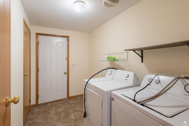 2725 Brookville Drive, Manhattan, KS 66502