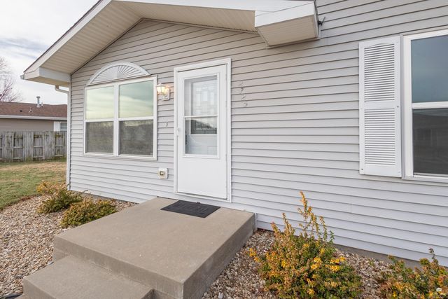 2725 Brookville Drive, Manhattan, KS 66502