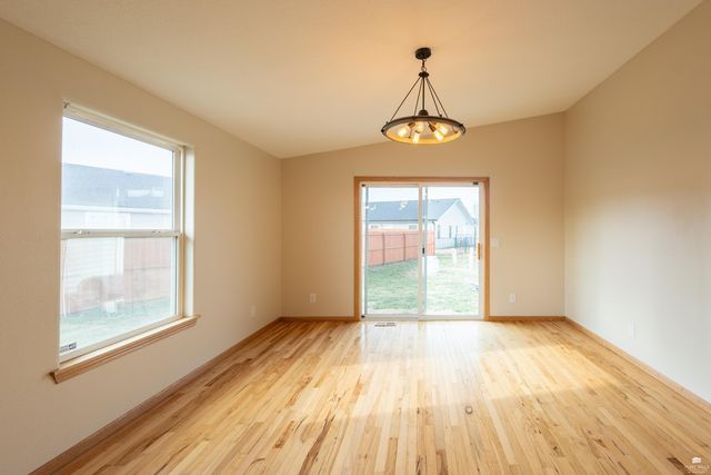 2725 Brookville Drive, Manhattan, KS 66502