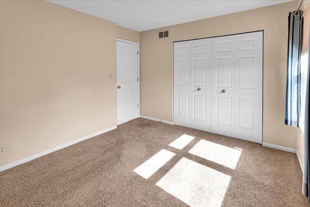 150 N Kingsway Drive, Aurora, IL 60506