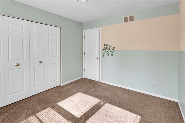 150 N Kingsway Drive, Aurora, IL 60506