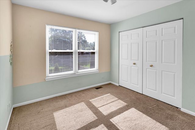 150 N Kingsway Drive, Aurora, IL 60506