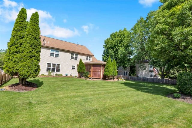 150 N Kingsway Drive, Aurora, IL 60506