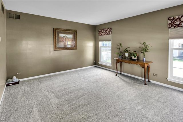 150 N Kingsway Drive, Aurora, IL 60506