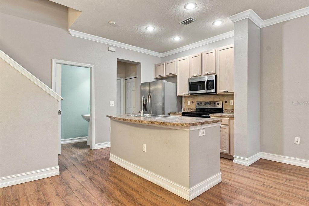 Image 9 of property listing at 14017 CITRUS CREST CIRCLE, Tampa, FL 33625