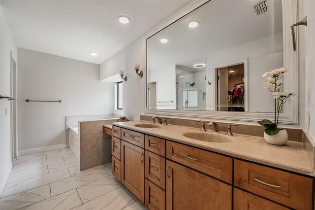 9407 PEBBLE GLEN AVENUE, Tampa, FL 33647