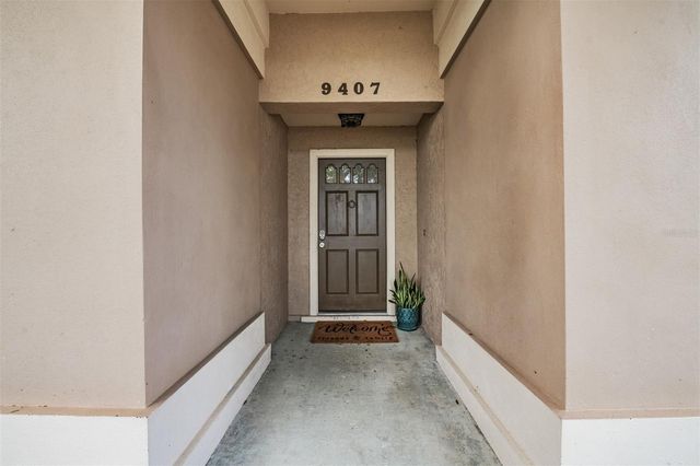 9407 PEBBLE GLEN AVENUE, Tampa, FL 33647