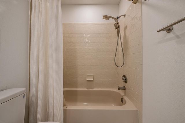 9407 PEBBLE GLEN AVENUE, Tampa, FL 33647