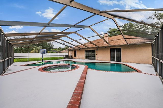 9407 PEBBLE GLEN AVENUE, Tampa, FL 33647