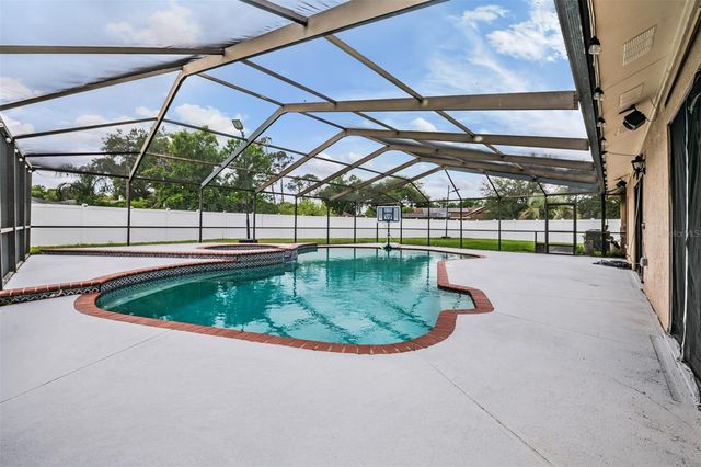 9407 PEBBLE GLEN AVENUE, Tampa, FL 33647