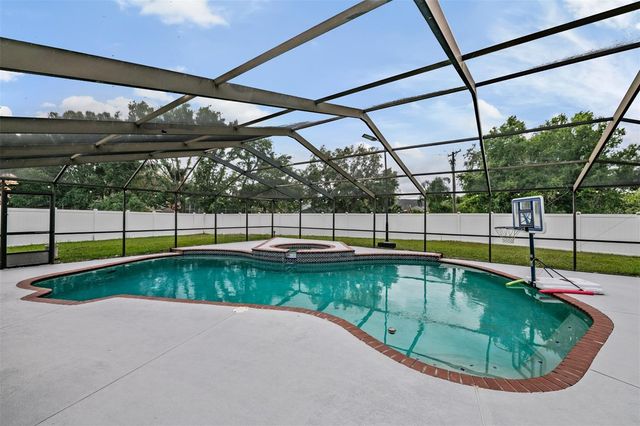 9407 PEBBLE GLEN AVENUE, Tampa, FL 33647