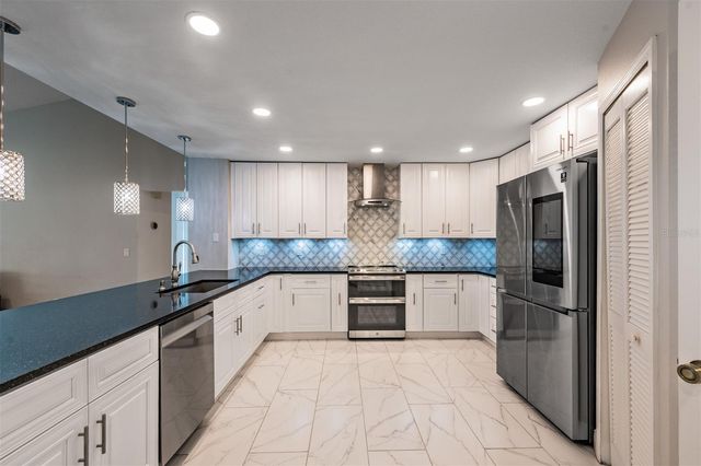 9407 PEBBLE GLEN AVENUE, Tampa, FL 33647