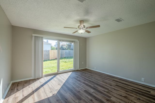 322 Thousand Oaks Drive, Lake Dallas, TX 75065