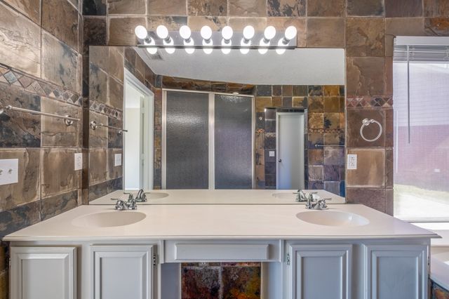 322 Thousand Oaks Drive, Lake Dallas, TX 75065