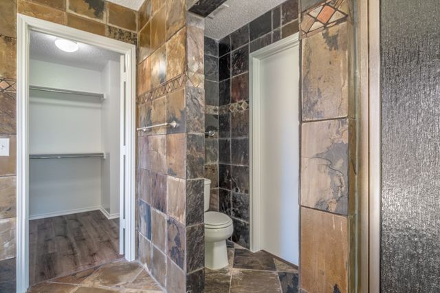 322 Thousand Oaks Drive, Lake Dallas, TX 75065