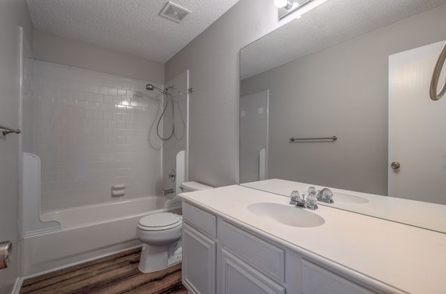 322 Thousand Oaks Drive, Lake Dallas, TX 75065