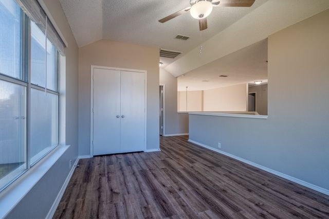 322 Thousand Oaks Drive, Lake Dallas, TX 75065