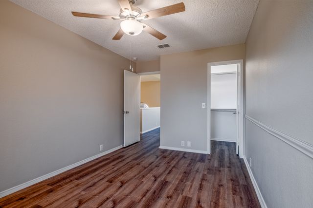 322 Thousand Oaks Drive, Lake Dallas, TX 75065