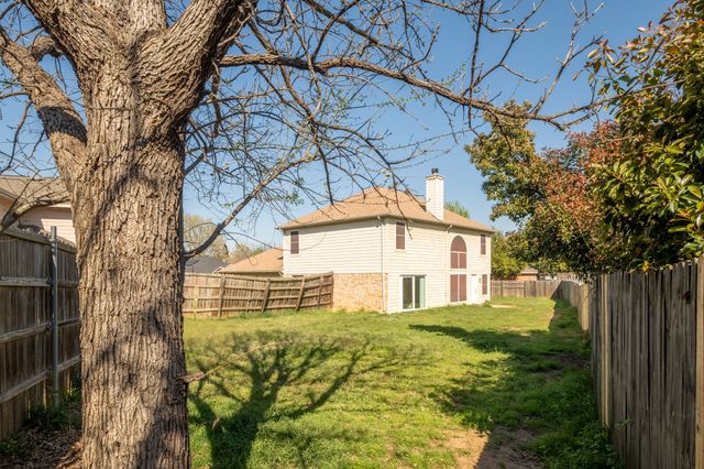 322 Thousand Oaks Drive, Lake Dallas, TX 75065