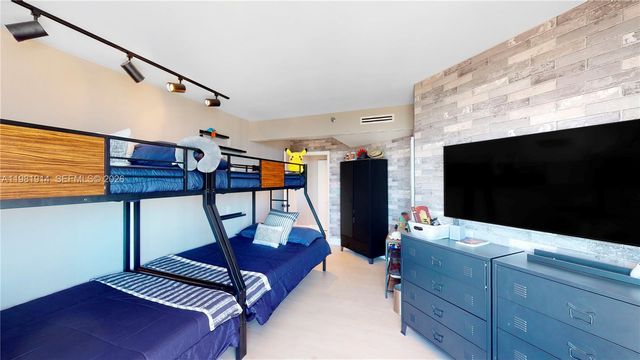 1000 W Island Blvd 2903, Aventura, FL 33160