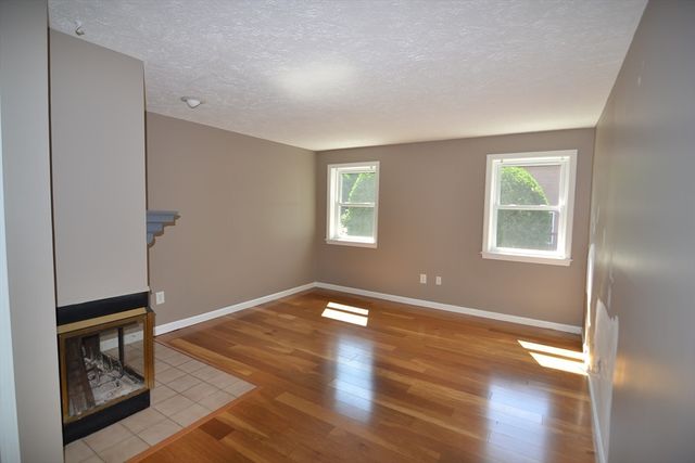 31 East Bluff Rd 31, Ashland, MA 01721