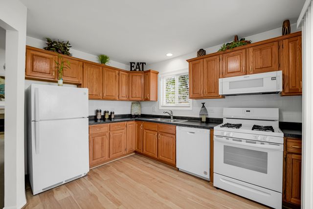 2442 Brunswick Circle 4D, Woodridge, IL 60517
