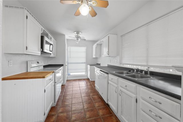 9214 Vagas Drive, Rowlett, TX 75088