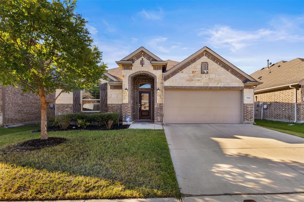 1740 Rio Costilla Road, Fort Worth, TX 76131