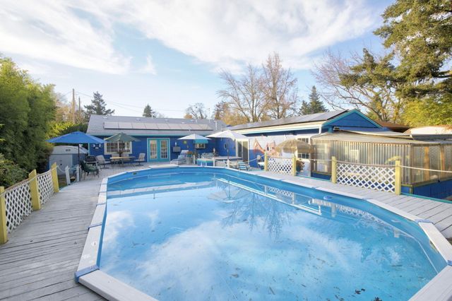 1067 SE Ashley Place, Grants Pass, OR 97526