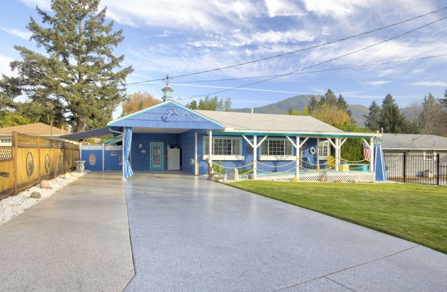 1067 SE Ashley Place, Grants Pass, OR 97526