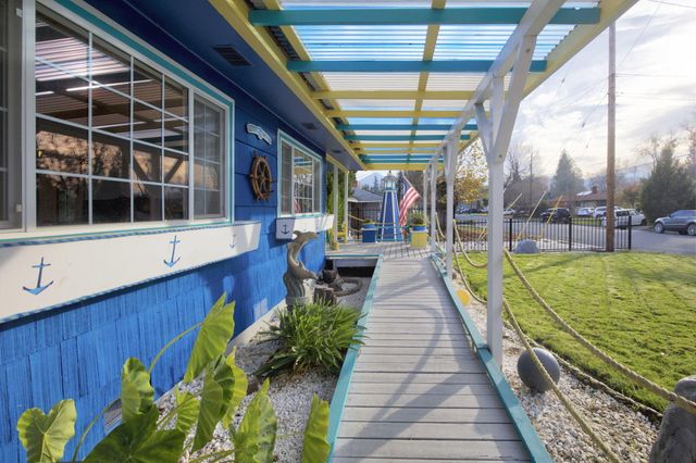 1067 SE Ashley Place, Grants Pass, OR 97526