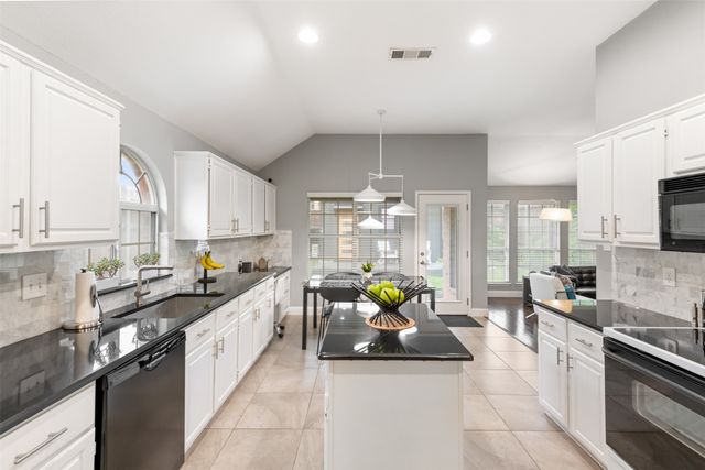 708 Summit Run, Lewisville, TX 75077