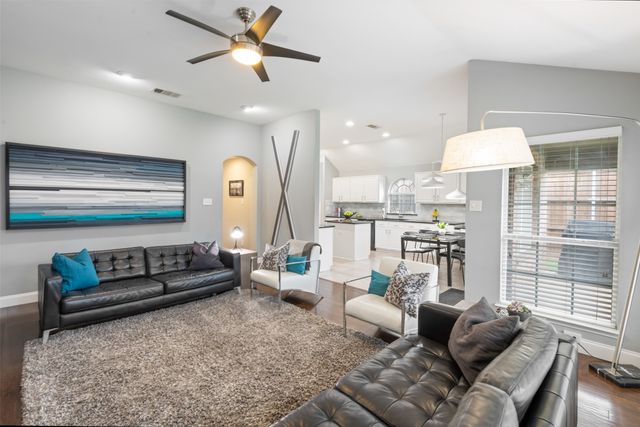 708 Summit Run, Lewisville, TX 75077