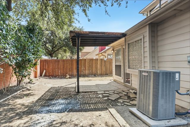 9016 Cumberland Drive, Irving, TX 75063