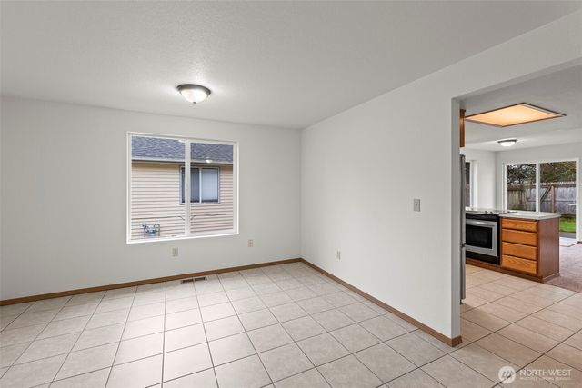 5933 55th Way SE, Lacey, WA 98513