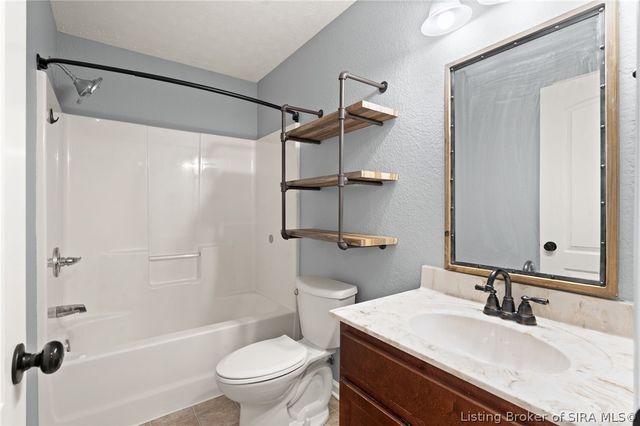 12105 Meriwether Drive, Sellersburg, IN 47172