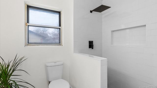 221 winn, Universal City, TX 78148