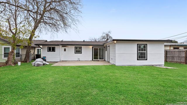 221 winn, Universal City, TX 78148