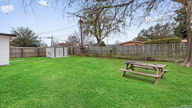 221 winn, Universal City, TX 78148