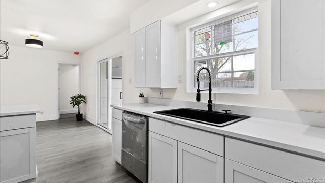 221 winn, Universal City, TX 78148