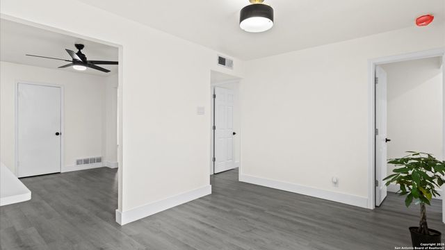 221 winn, Universal City, TX 78148