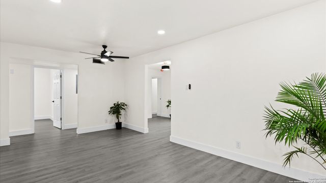 221 winn, Universal City, TX 78148