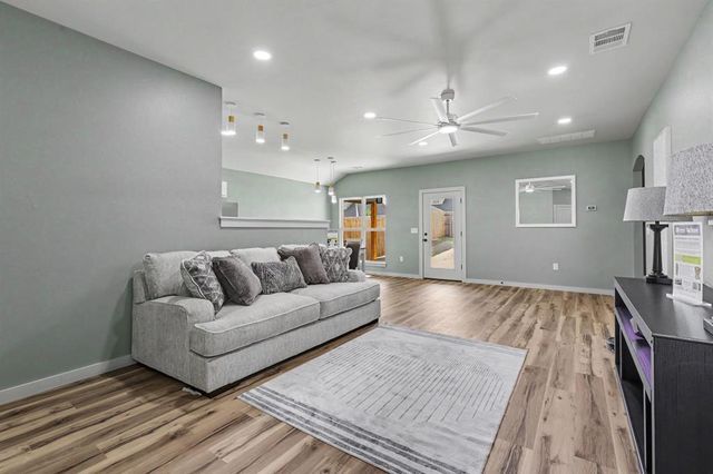 9820 NW 144th Street, Yukon, OK 73099