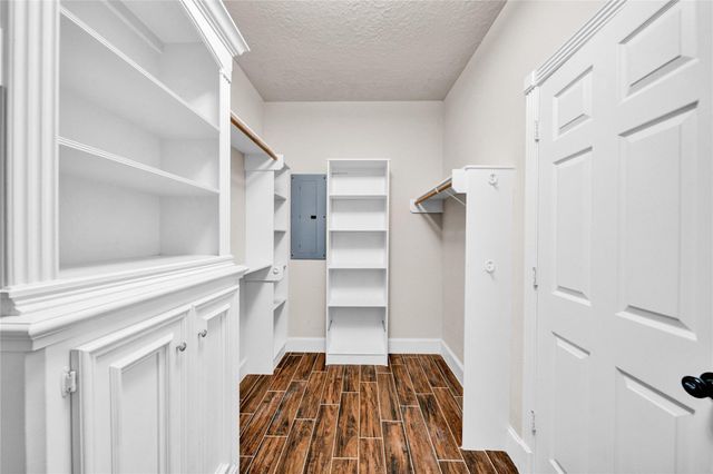 101 Piping Rock Drive, Conroe, TX 77356