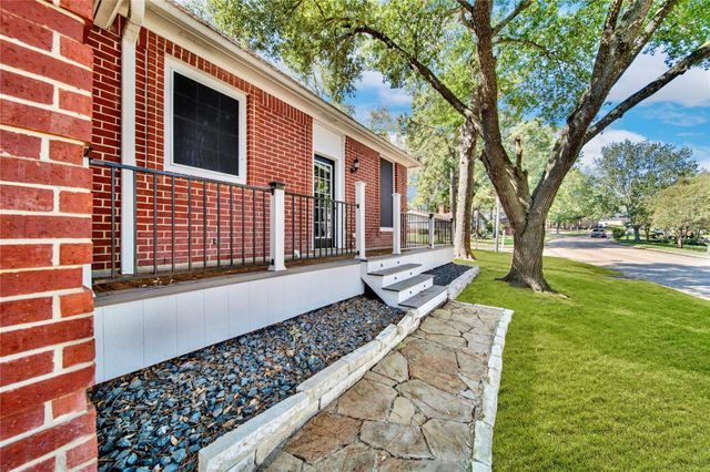 101 Piping Rock Drive, Conroe, TX 77356