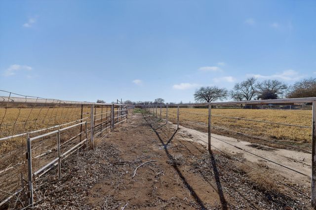 416 NM-116, Bosque, NM 87006