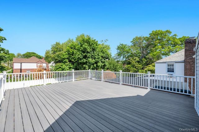 6 Ash Lane, Valley Stream, NY 11581