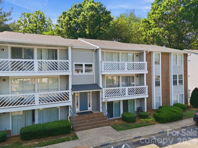 9501 Shannon Green Drive, Charlotte, NC 28213
